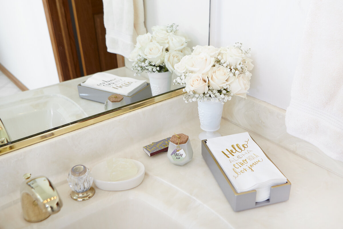 fast holiday gift ideas like this cute hand towel gift set