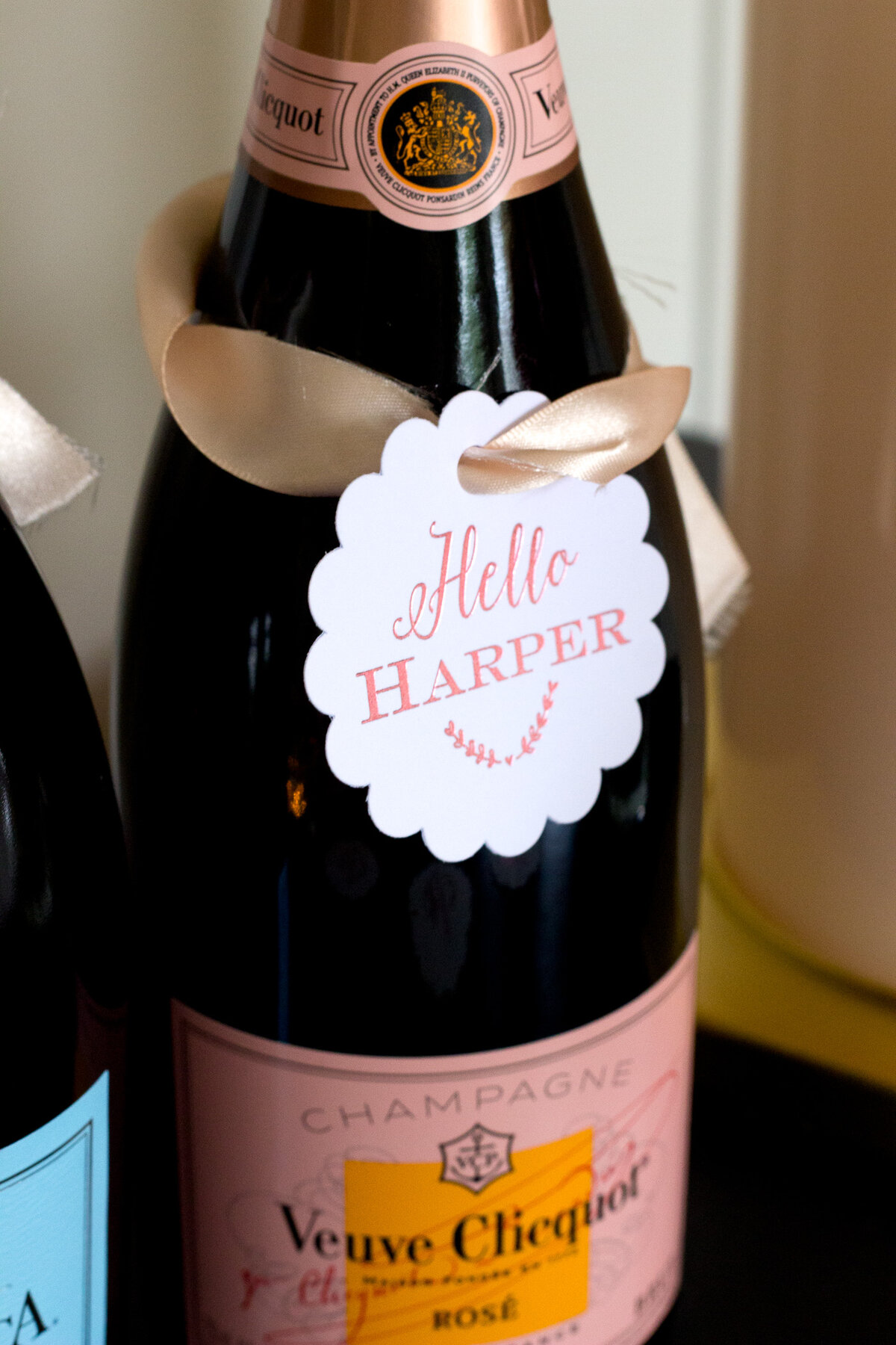 custom scalloped label