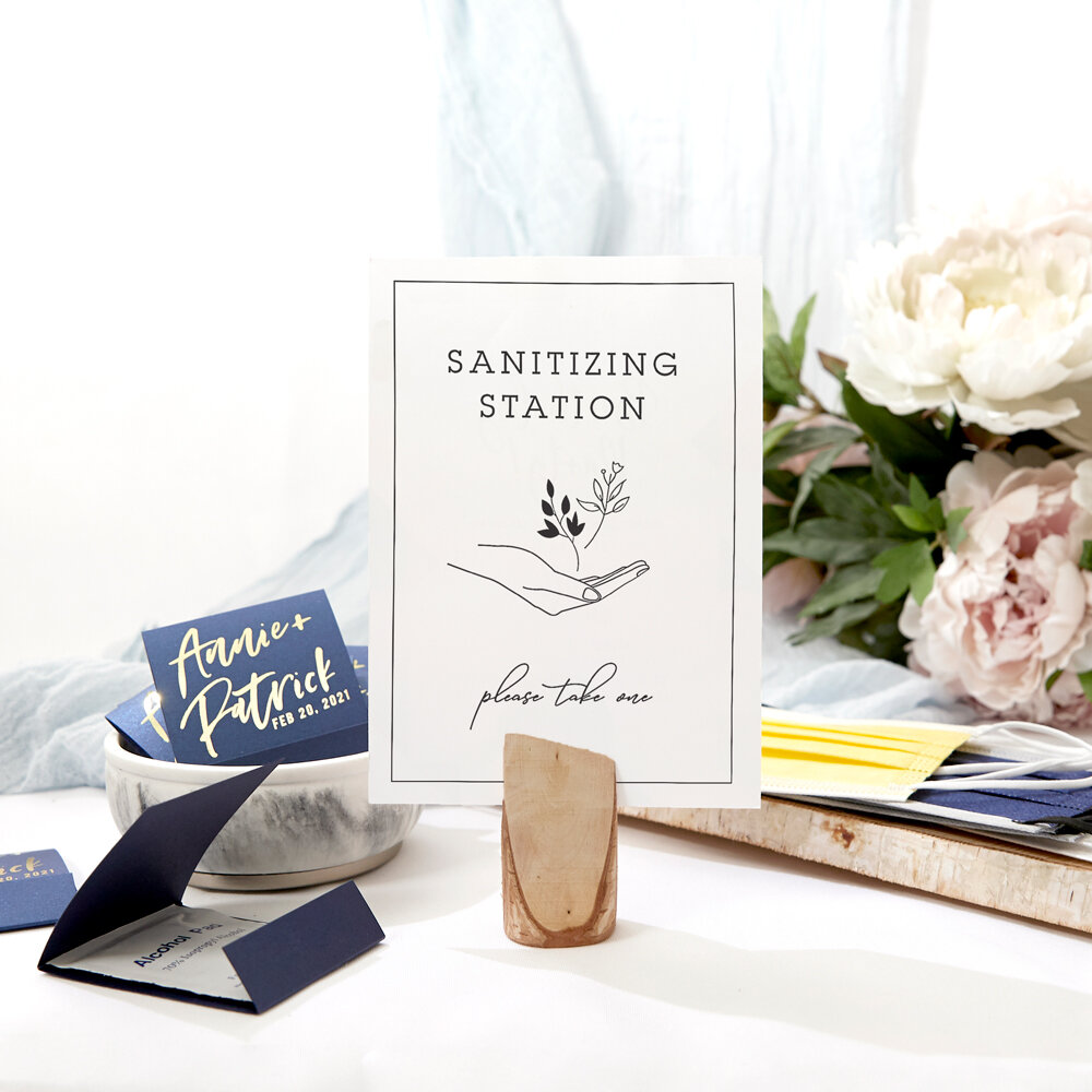 single use hand sanitizer wipes are a new wedding essential