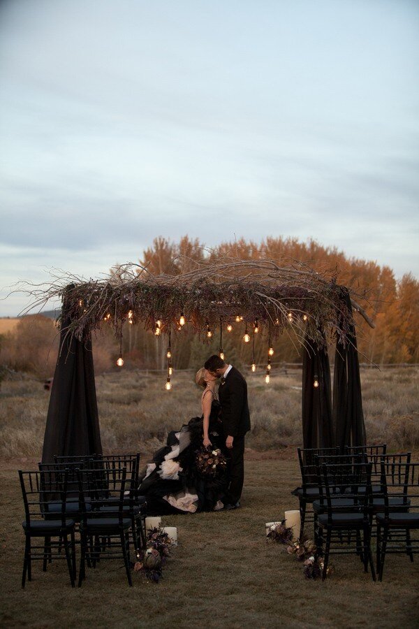 A Small Wedding Guest List is the Quickest Way to Have a Budget-Friendly Wedding