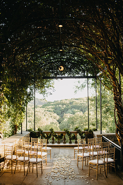 Fall 2020 Wedding Trend: The Mini-Mony