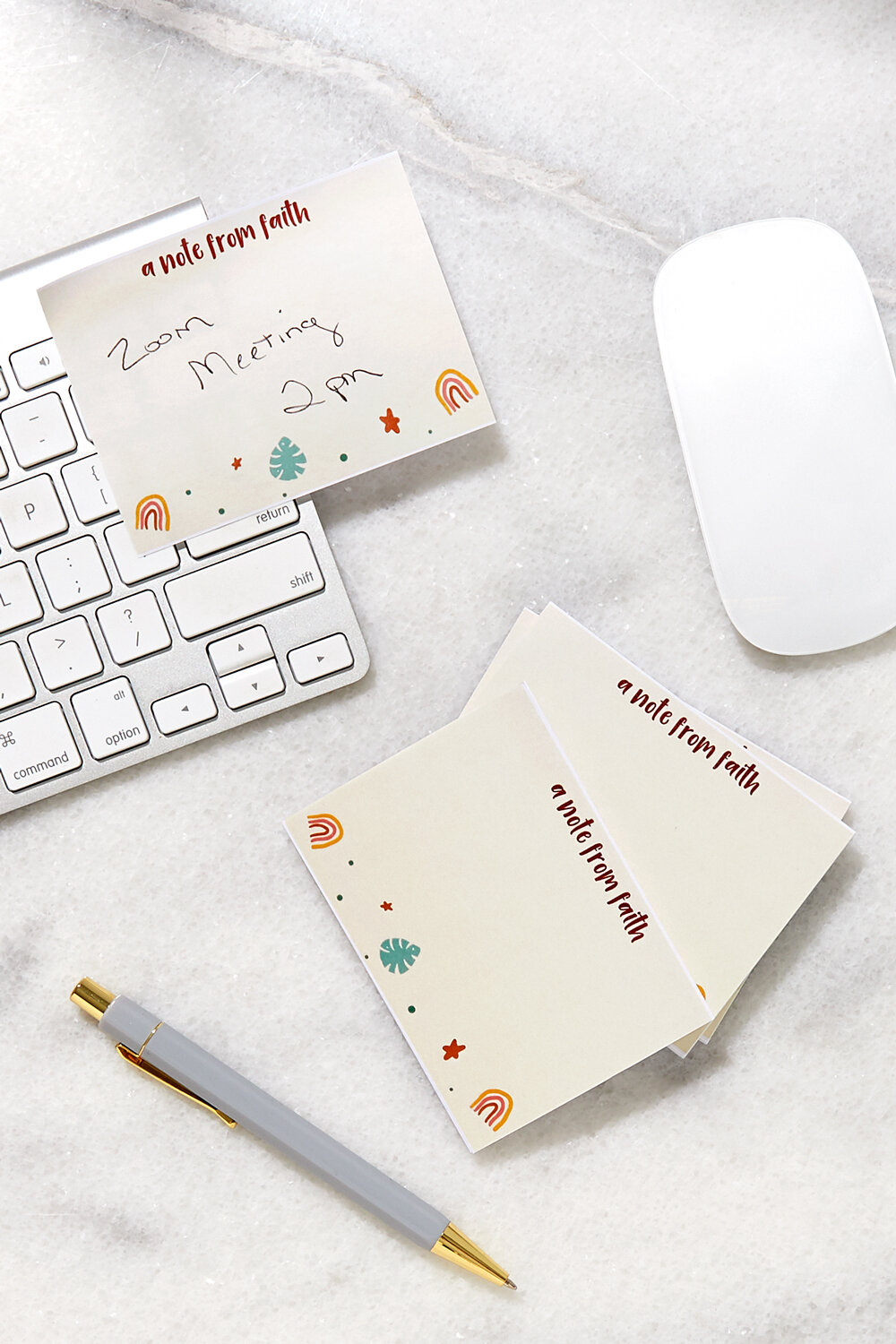 Personalized post it gift sets are a fabulous stocking stuffer idea!