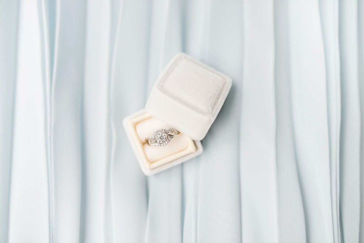 Give your holidays a special layer of meaning by opting for a holiday engagement!