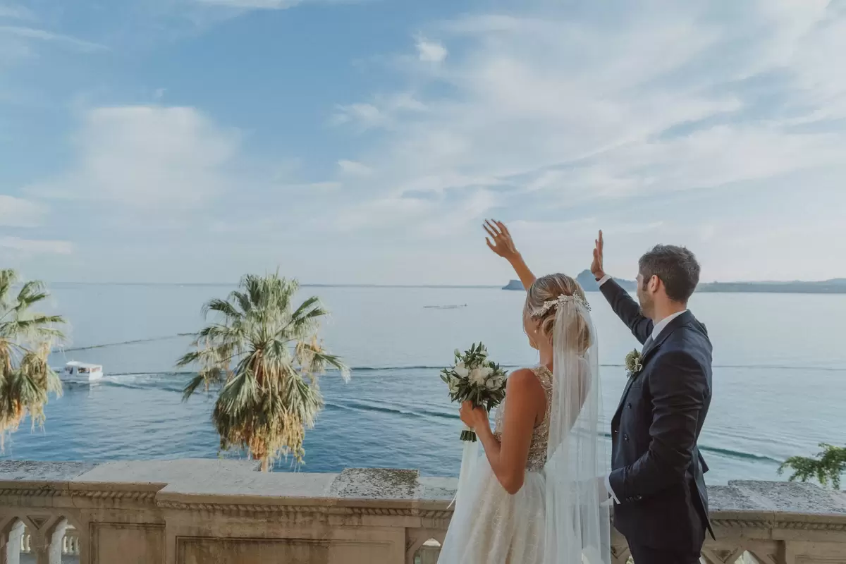Italian destination wedding ocean picture