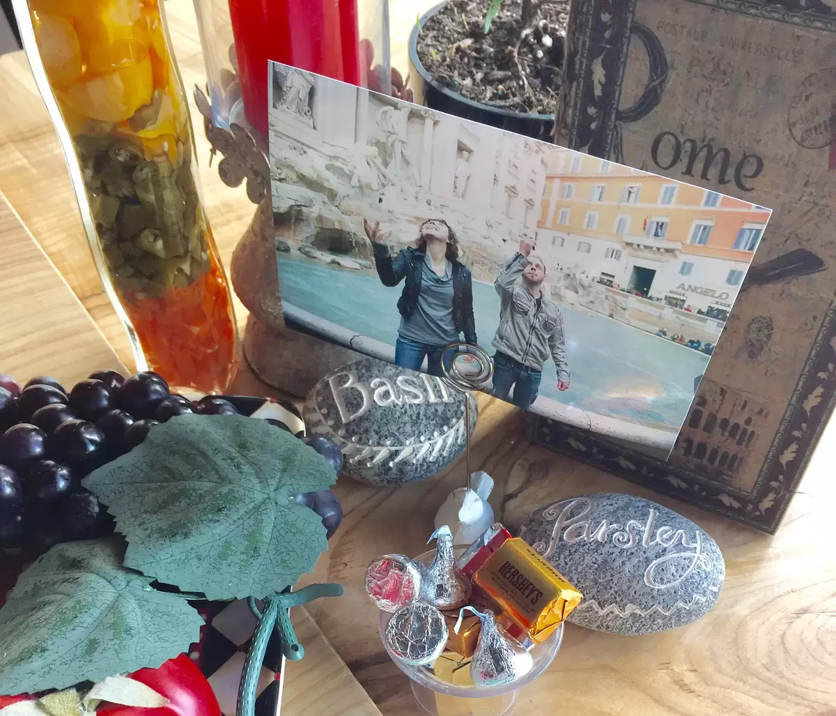 travel bridal shower table setting