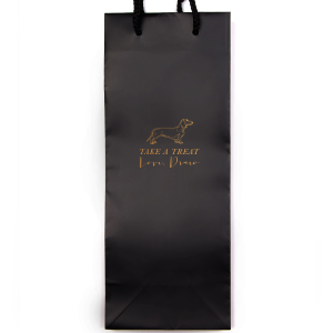 Get man's best friend in on the action! Personalize this custom bag with a graphic of dachshund. This custom dog bag is great for wedding gifts, party favors, or birthday parties. 