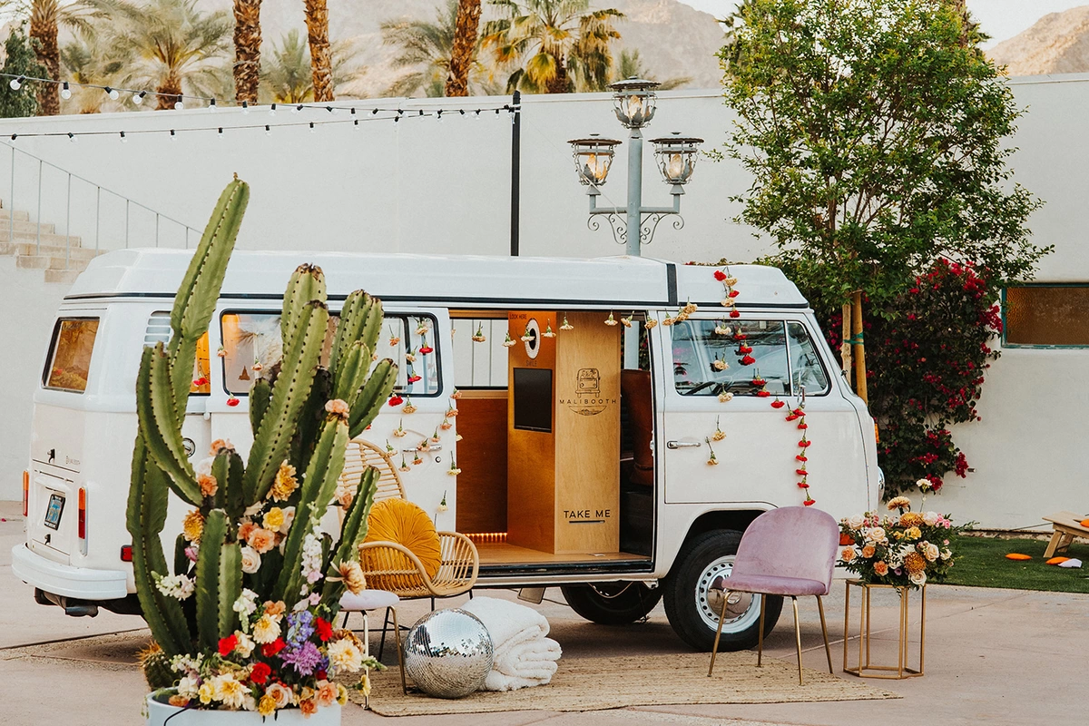 retro wedding decor