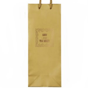 Encase your gifts in botanical elegance with the Elegant Floral Frame Bag, where a tapestry of swirling flourishes forms a lush square frame. Within this intricate border, the couple’s names bloom, turning every favor into a work of art.