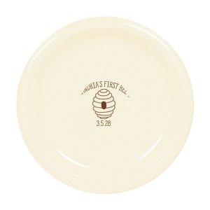 Serve only the very best at your child's next birthday party with the First Bee Day Birthday Plate. The cutesy design is customizable, making for an easy and pleasing product for everyone invited!