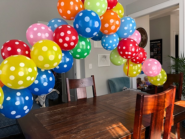 birthday party balloon arch