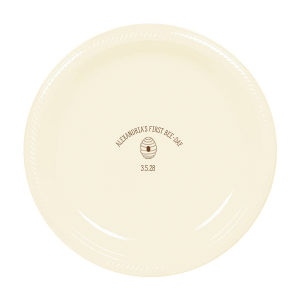 Serve only the very best at your child's next birthday party with the First Bee Day Birthday Plate. The cutesy design is customizable, making for an easy and pleasing product for everyone invited!