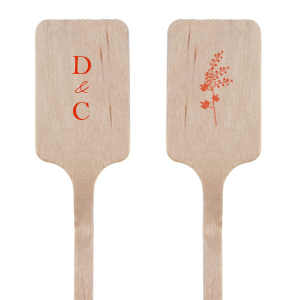 Custom stir sticks update any bar cart or add something special to signature wedding drinks. Featuring a minimal floral design, you can customize this stir stick with your initials. 