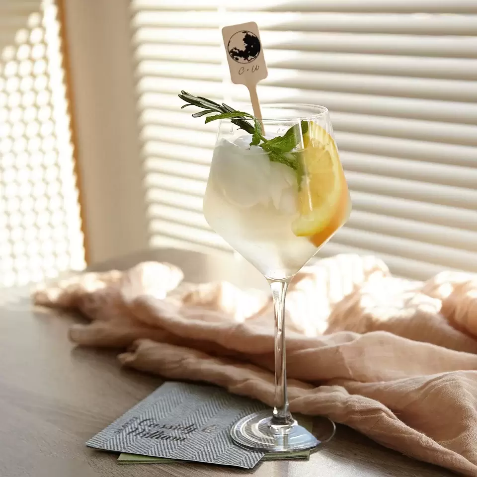Elderflower Champagne Cocktail