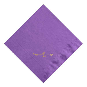 The Simple Initial Garland Napkin elegantly combines simplicity and charm. Adorned with a heart-shaped leaf bough at the bottom, it features a scrolling script initial at the center, creating a personalized touch. Ideal for celebrations, graduations, or any special occasion, its beauty is in its understated elegance.