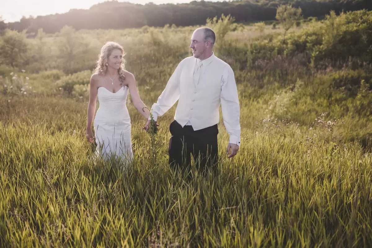 Summer Rustic Wedding Field Pose