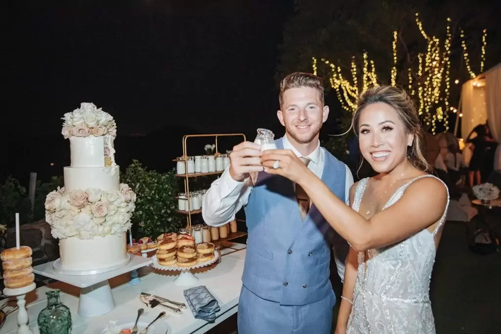 Jess Throw It On Dessert Table