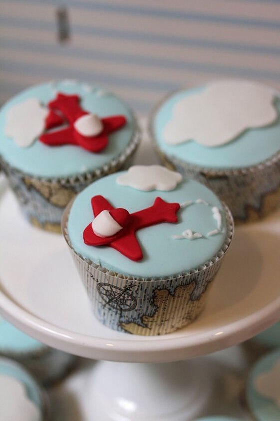 Travel themed cupcakes