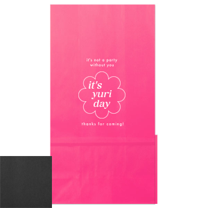 Personalize this modern birthday bag! This on trend design will tie together your minimal birthday aesthetic. Custom bags are a fun addition at your birthday and add a unique and memorable touch. 