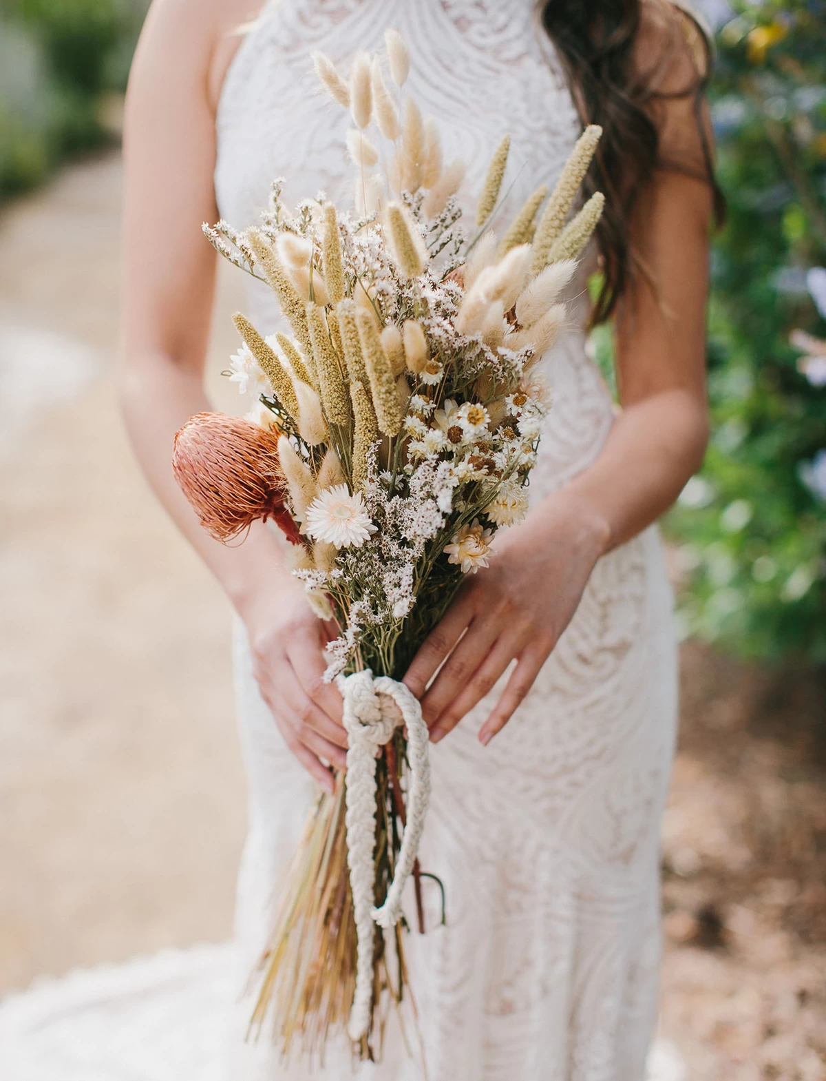 wedding bouquet using dried flowers 