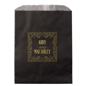 Encase your gifts in botanical elegance with the Elegant Floral Frame Bag, where a tapestry of swirling flourishes forms a lush square frame. Within this intricate border, the couple’s names bloom, turning every favor into a work of art.