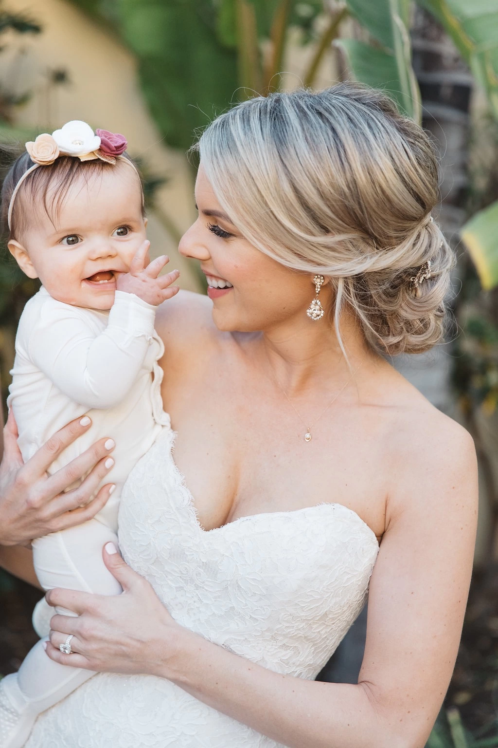 Bachelorette Ali Fedotowsky and Kevin Manno Wedding with daughter Molly