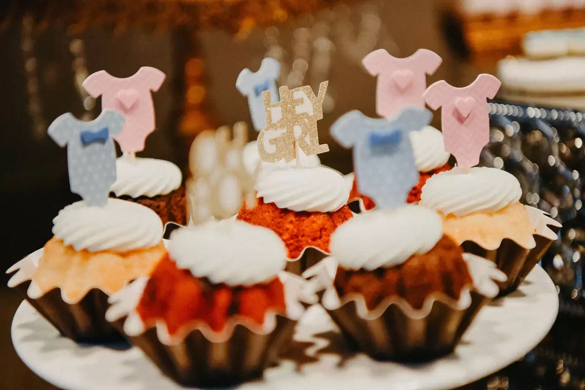 gorgeous bundtinis at elegant shimmer and ombre party