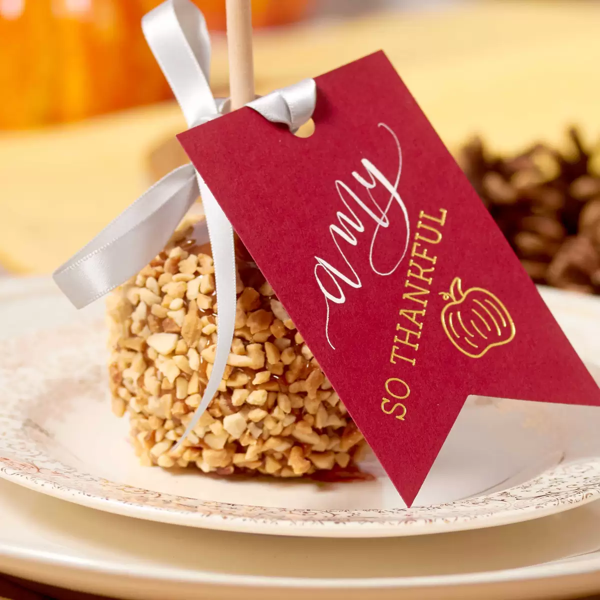 custom place cards with sweet favor