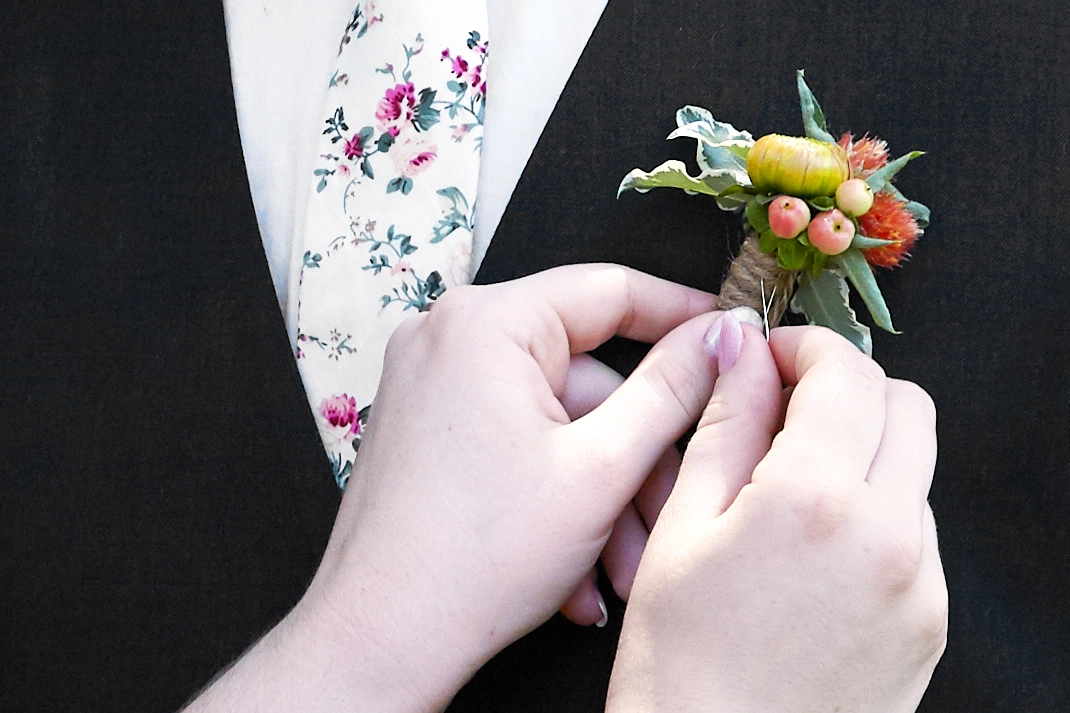 fall wedding boutonnière 