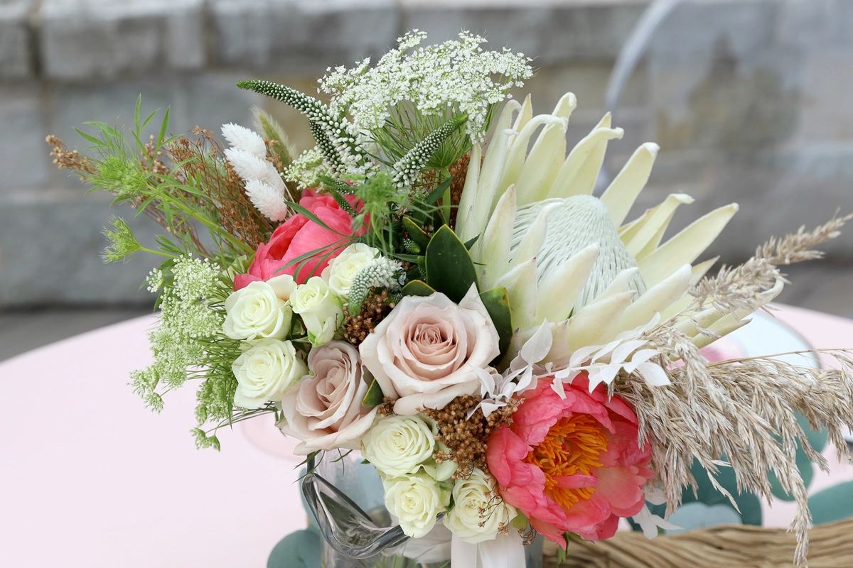 extravagant flower arrangement on wedding sweetheart table