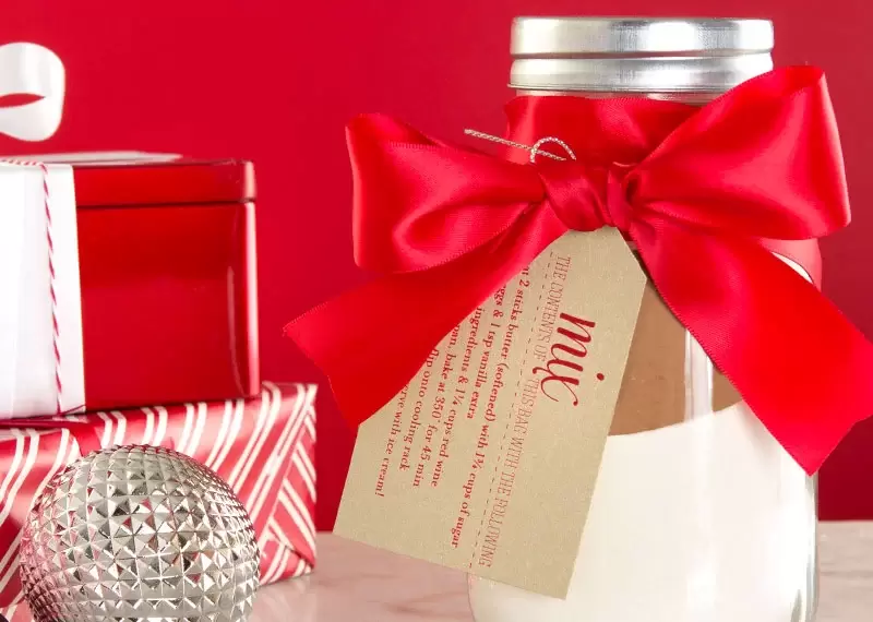 DIY Christmas cookies in a jar gift