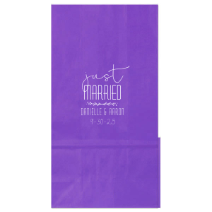 Our personalized Royal Blue Gloss Goodie Bag with Matte White Foil has a Leaf Vine graphic and is good for use in Frames themed parties and couldn't be more perfect. It's time to show off your impeccable taste.