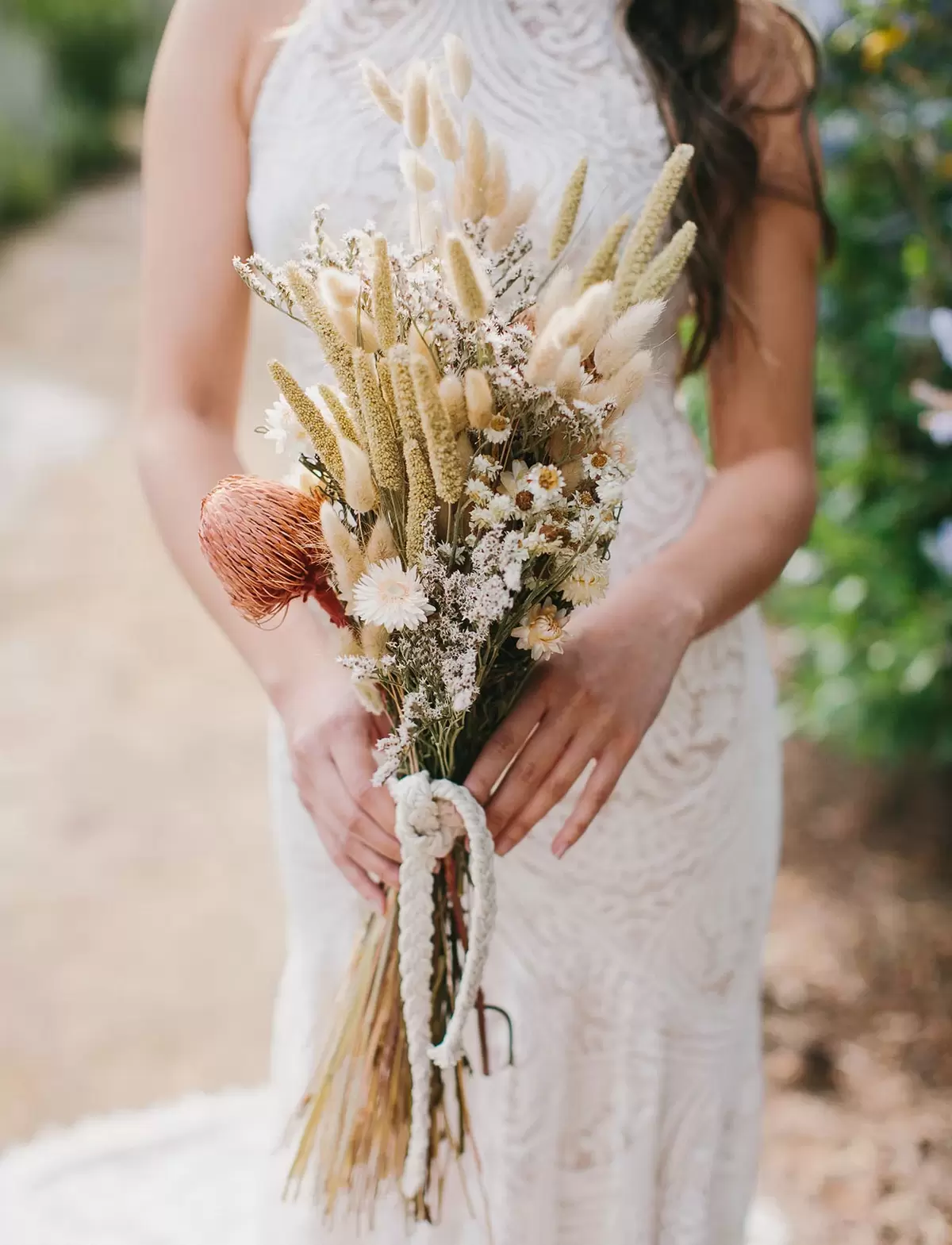 wedding bouquet using dried flowers 
