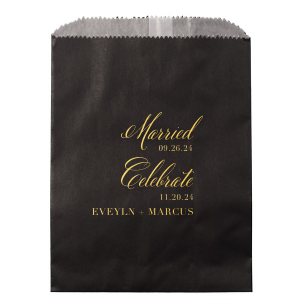 Personalized Ivory Cookie Bag with Matte Navy Foil can be customized to complement every last detail of your party.