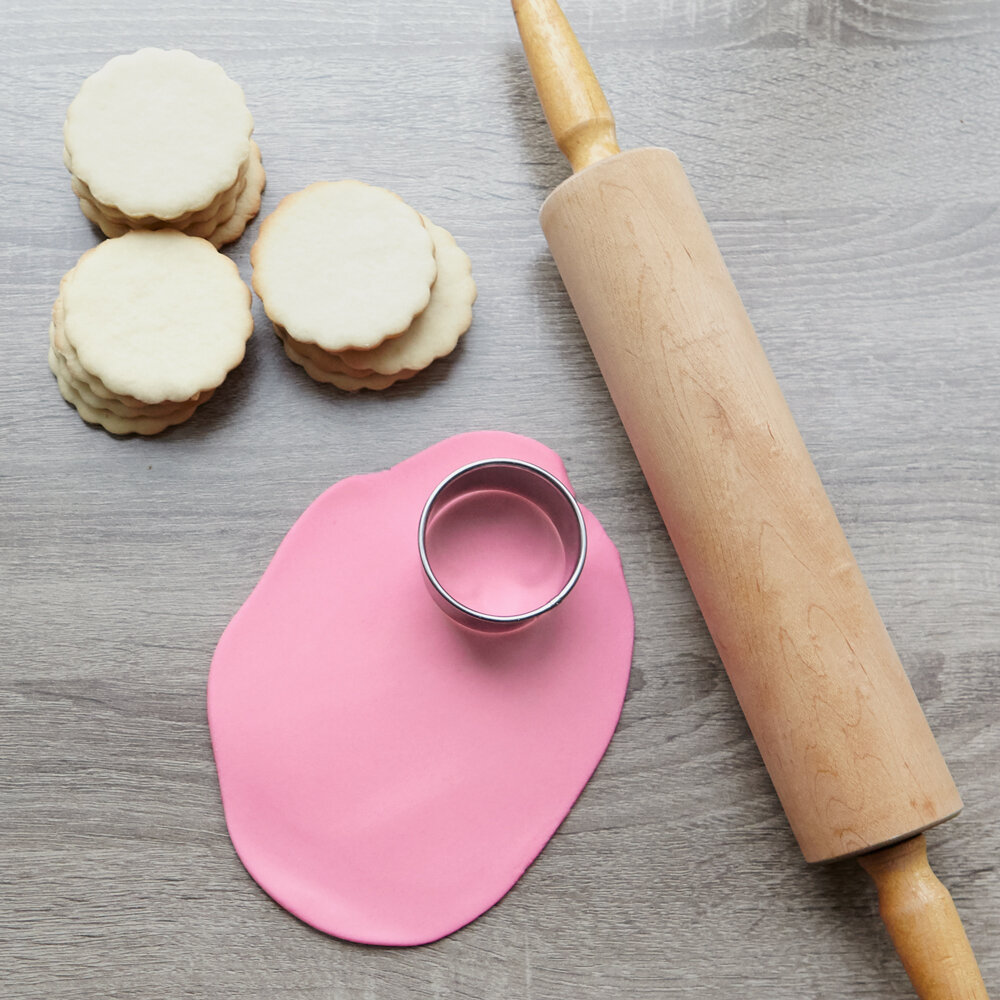 step 1 custom cookies roll out fondant