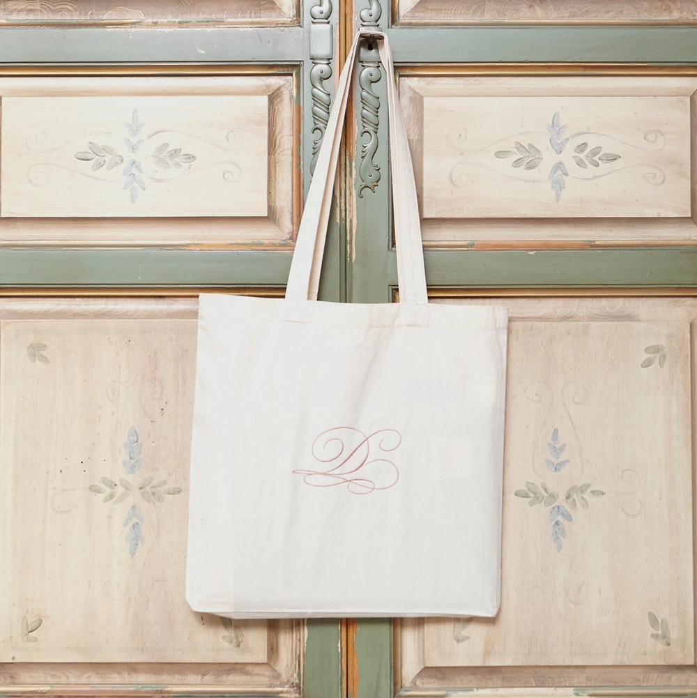 Give embroidered tote bags this Christmas!