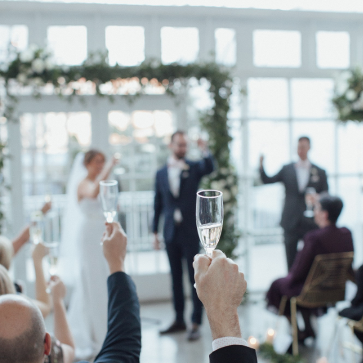 champagne toast and other ideas to make your wedding unique