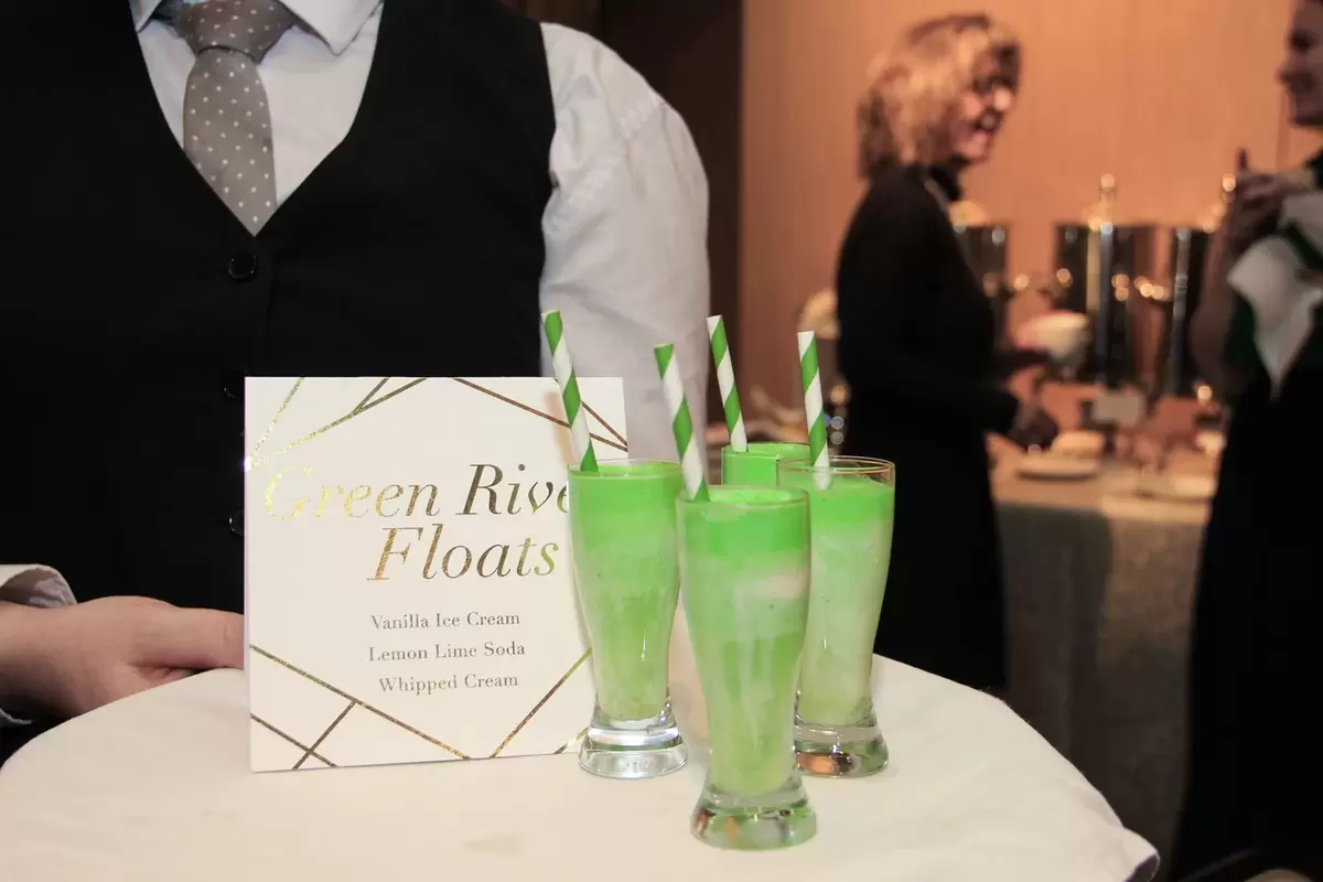 delicious "Green River Floats" passed at geometric green theme wedding