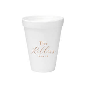 Exuding charm, the Surname Script Cup highlights the couple's shared surname in a bold, contemporary script. This design, focused on the last name with the event date subtly included, beautifully commemorates the unity celebrated on their wedding day.