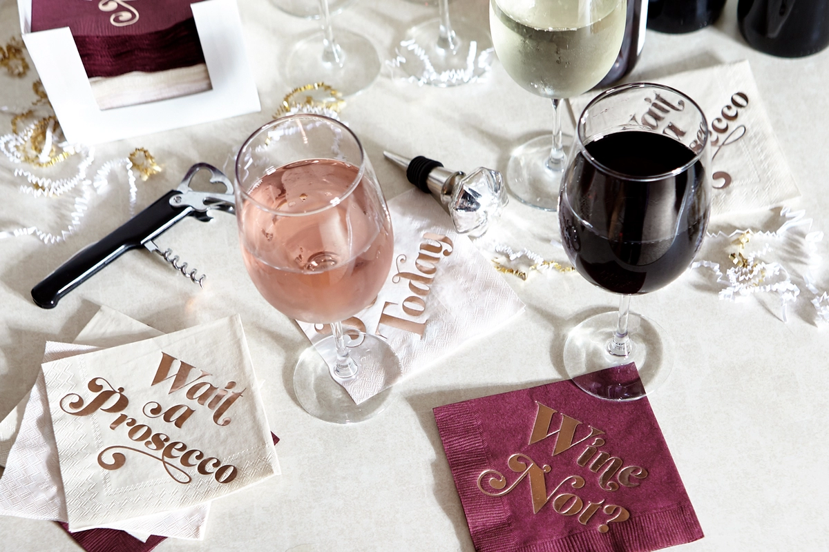 holiday gift ideas like this cute wine bar gift set