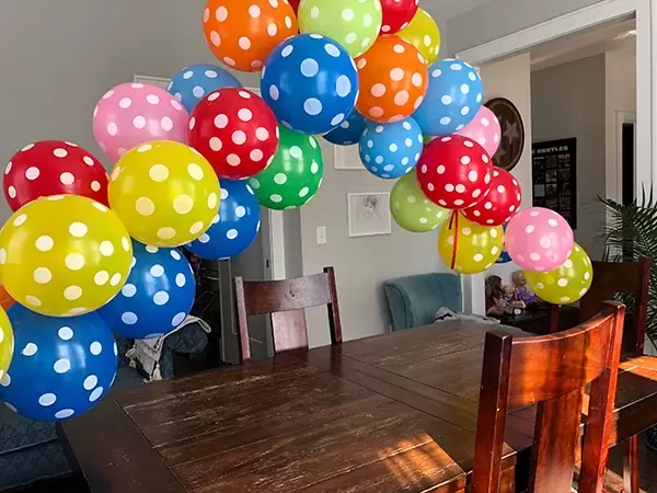 birthday party balloon arch