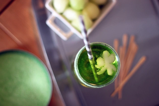 sparkling shamrock cocktail via Taryn Williford