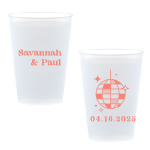 Add the final touch on your wedding bringing this amazing Retro Cups. They will perfectly fit on your table and can hold your favorite drinks for the night. Everyone will adore them! 