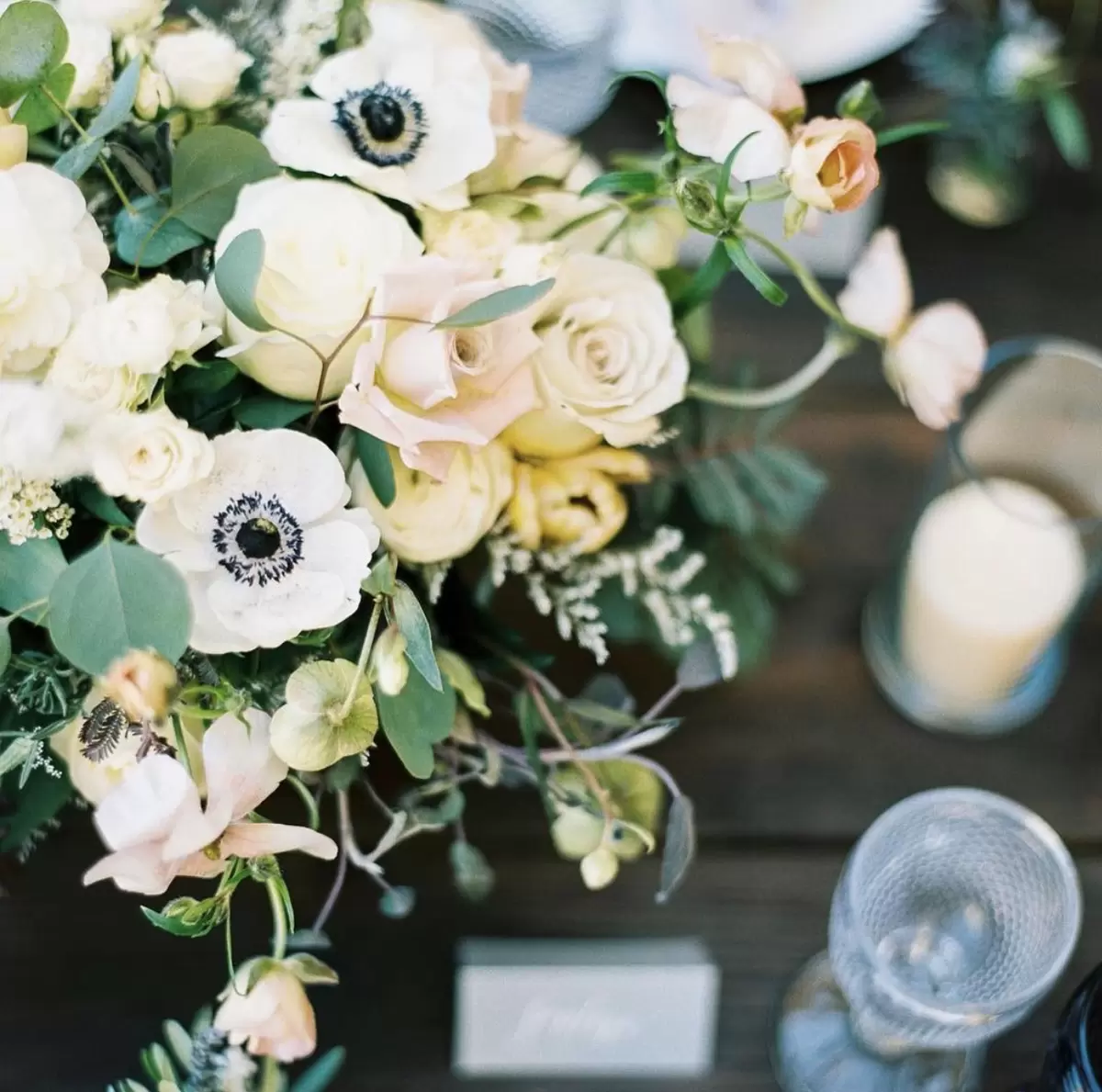 Delicate place cards in pastel blue are dreamy.