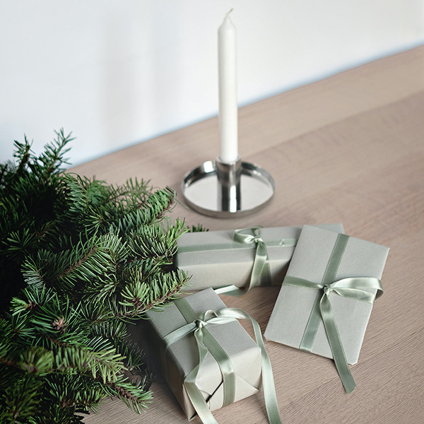 monochromatic Christmas decorations