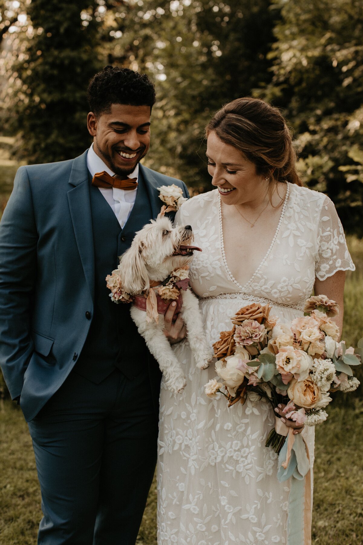 Remember to schedule photos with your dog on your wedding day.