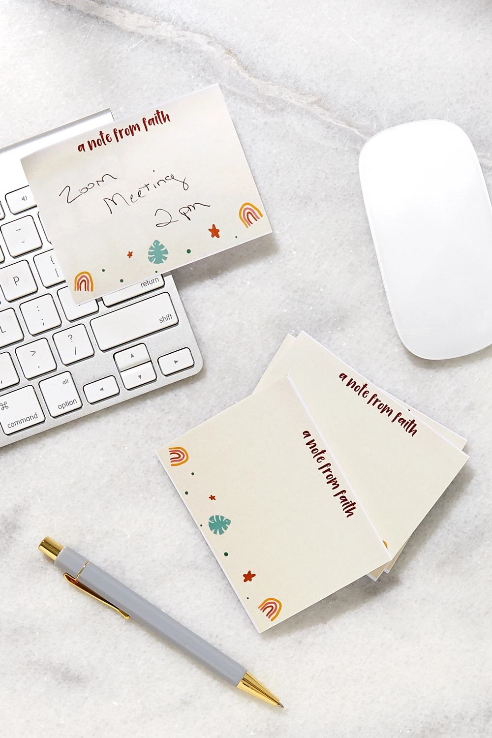 Personalized post it gift sets are a fabulous stocking stuffer idea!